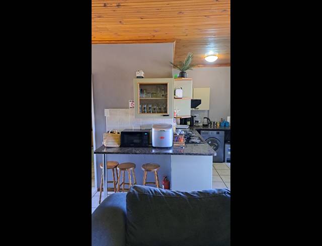 2 BEDROOM APARTMENT FOR SALE IN JEFFREYS BAY CENTRAL